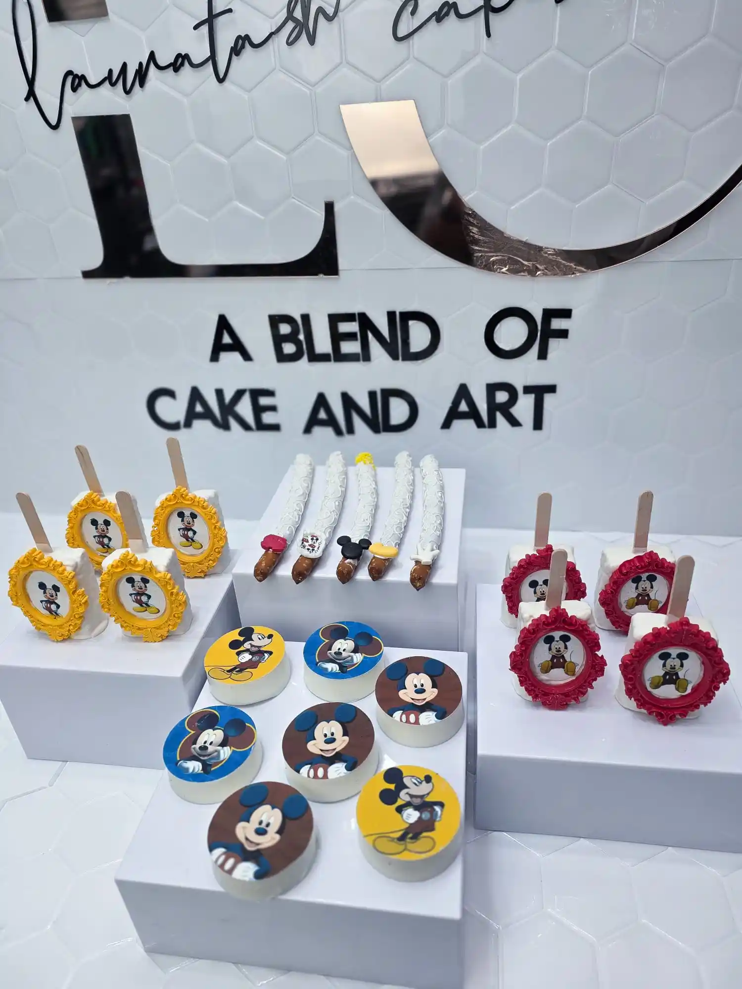 Delight Duo cake pops, chocolate-covered Oreos and pretzels